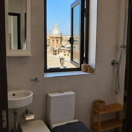 Luxury One-bedroom Penthouse With Spacious Private Terrace - Kalkara, Malta *