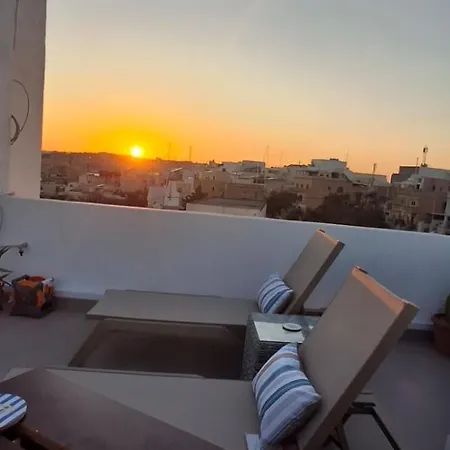 Luxury One-bedroom Penthouse With Spacious Private Terrace - Kalkara, Malta